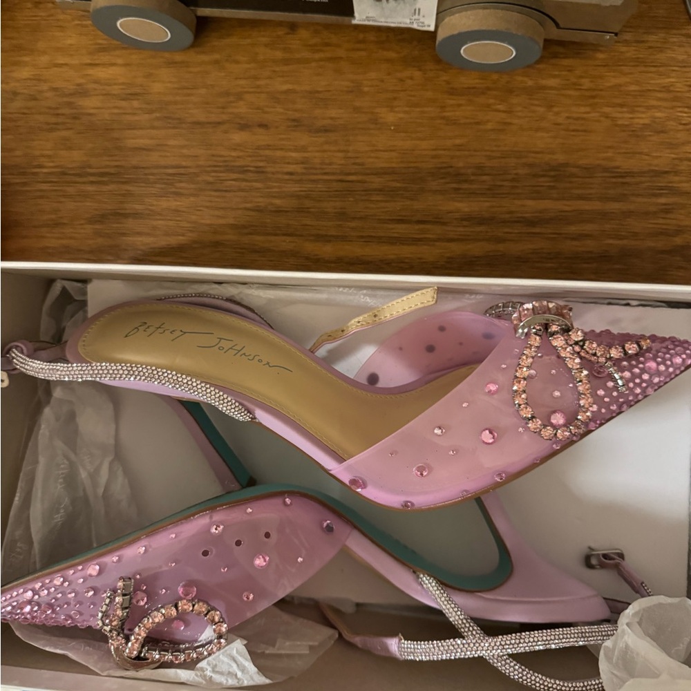 Betsey Johnson Drea Lilac heels - Picture 4 of 7